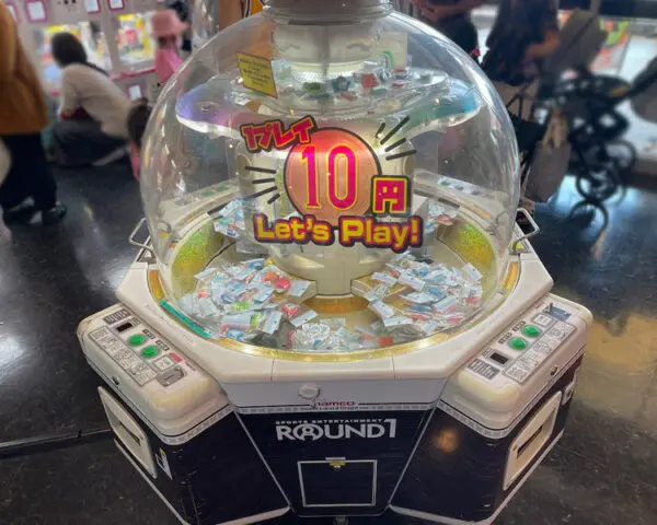 ラウンドワンの10円キャッチャーを遊びつくしレビュー！景品や台の種類を解説！平日と土日の混み具合も！クレーンゲーム大量ゲットの攻略・コツ！【千葉・埼玉の両方に行った！】【UFOキャッチャー】｜毎日がクレーンゲームパーティー